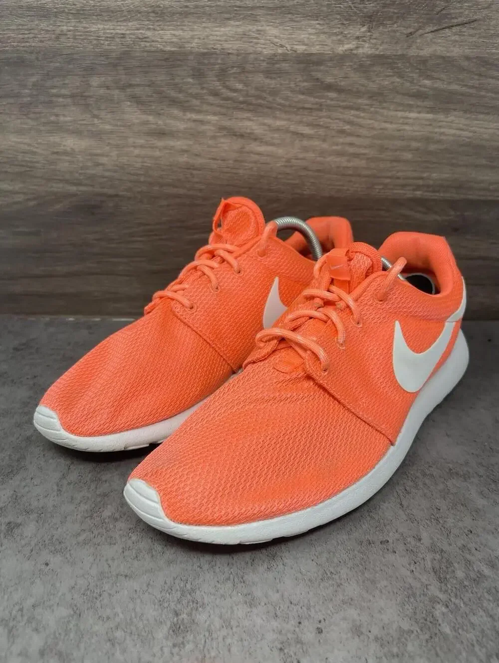 Nike Roshe One Sneakers Womens Size 11 Vibrant Orange Crimson 511882-811 - Picture 2 of 11